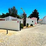 Well Located Studio Flat At Oura
