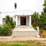 Well Located Studio Flat At Oura
