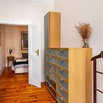 Lisbon Design Flat, Luxury, 7 People, Pool & Garden