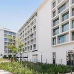 Farol - 1 Bedroom Apartment With Pool In Areeiro