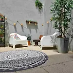 Elegant Studio & Private Garden In Historical Centre