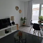 Smile And Wave Apartment