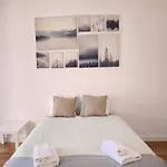 Apartment With Three Bedroom In Historic Largo Do Carmo