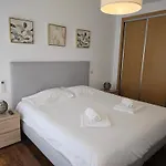 Deluxe Apartment By Bguest