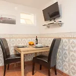 Principe Real Charming 1Br,Ba Private Courtyard
