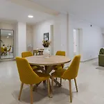 Stylish 2Br Retreat In Lisbon By Lovelystay