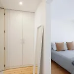 Double Room With Private Wc In Shared House In Downtown Lisbon