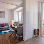 Lovelystay - Comfortable Apartment With River Views