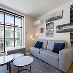 Contemporary Flat Near Sao Bento By Lovelystay