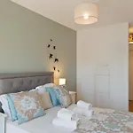 Stunning 2 Bdr Apt Sleeps 4 Nr Entrecampos