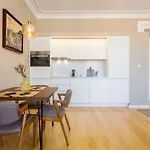 Graceful Design Apartment In Porto By Cozzy Homes