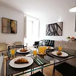 Altido Elegant 2Br Apt Nearby Tram 28E Stop - Portas Sol