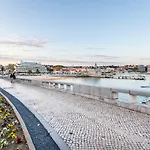 Sitio Castelo Beach In Cascais