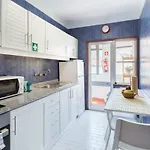 2 Comfy Bright Flats With Netflix
