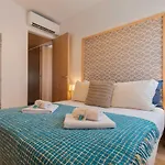 Lovelystay - Sunshine Residence In The Heart Of Graca