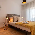 Lovelystay - Sunshine Residence In The Heart Of Graca