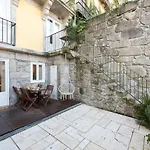 Lovelystay - Porto Peaceful Living W/ Backyard