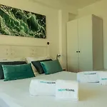 B20 - Sun And Pool Apartment