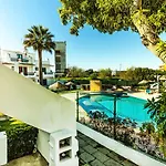 B20 - Sun And Pool Apartment