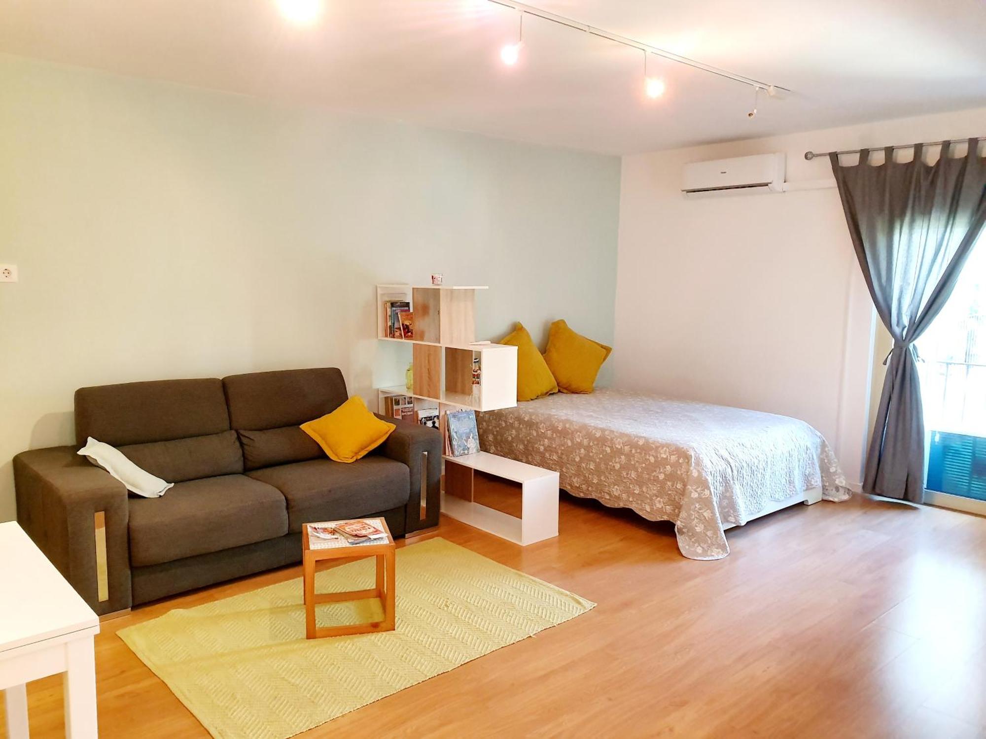 - Apartament