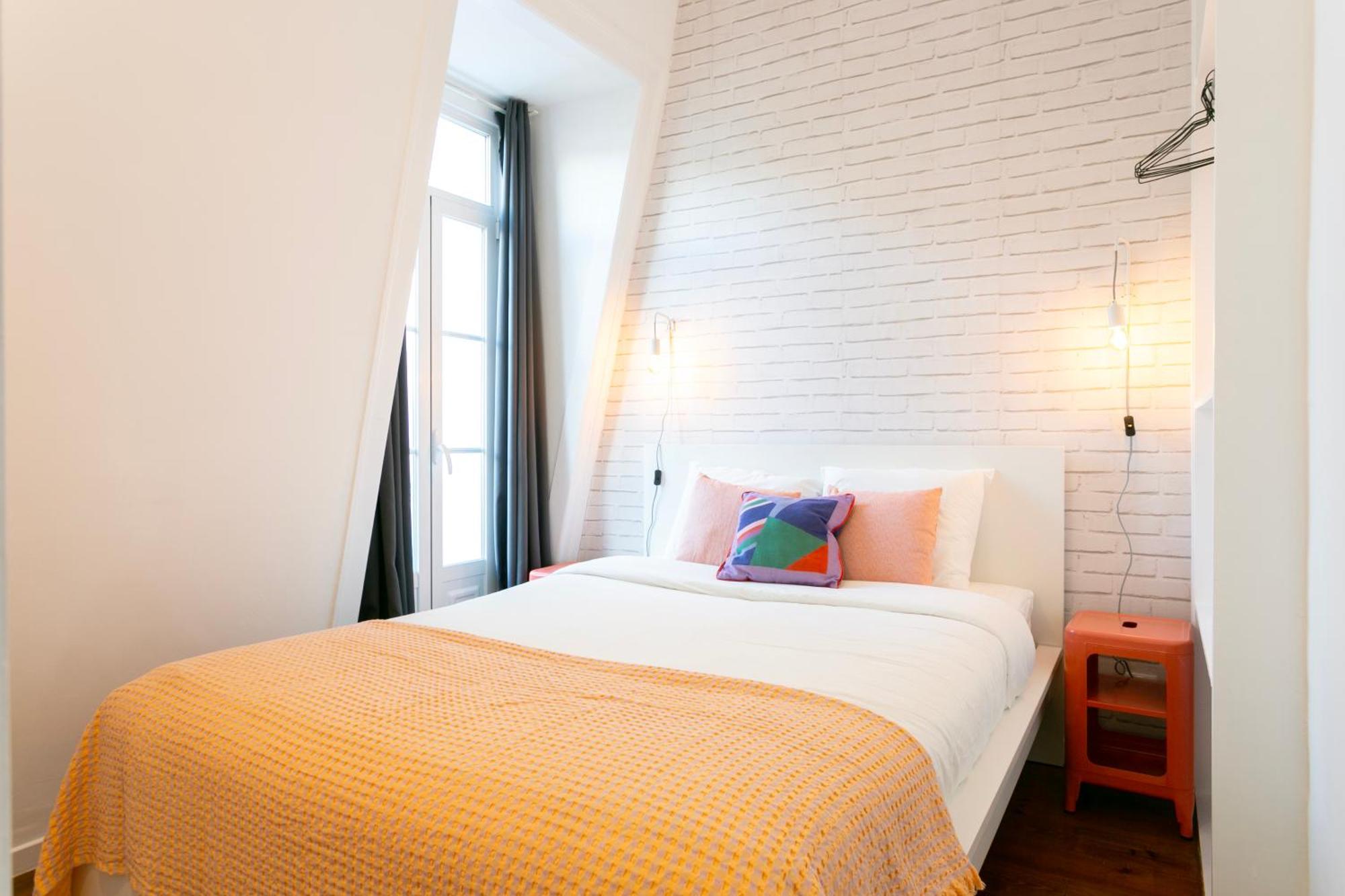 Beautiful Small Penthouse With Air Conditioner! Apartment *