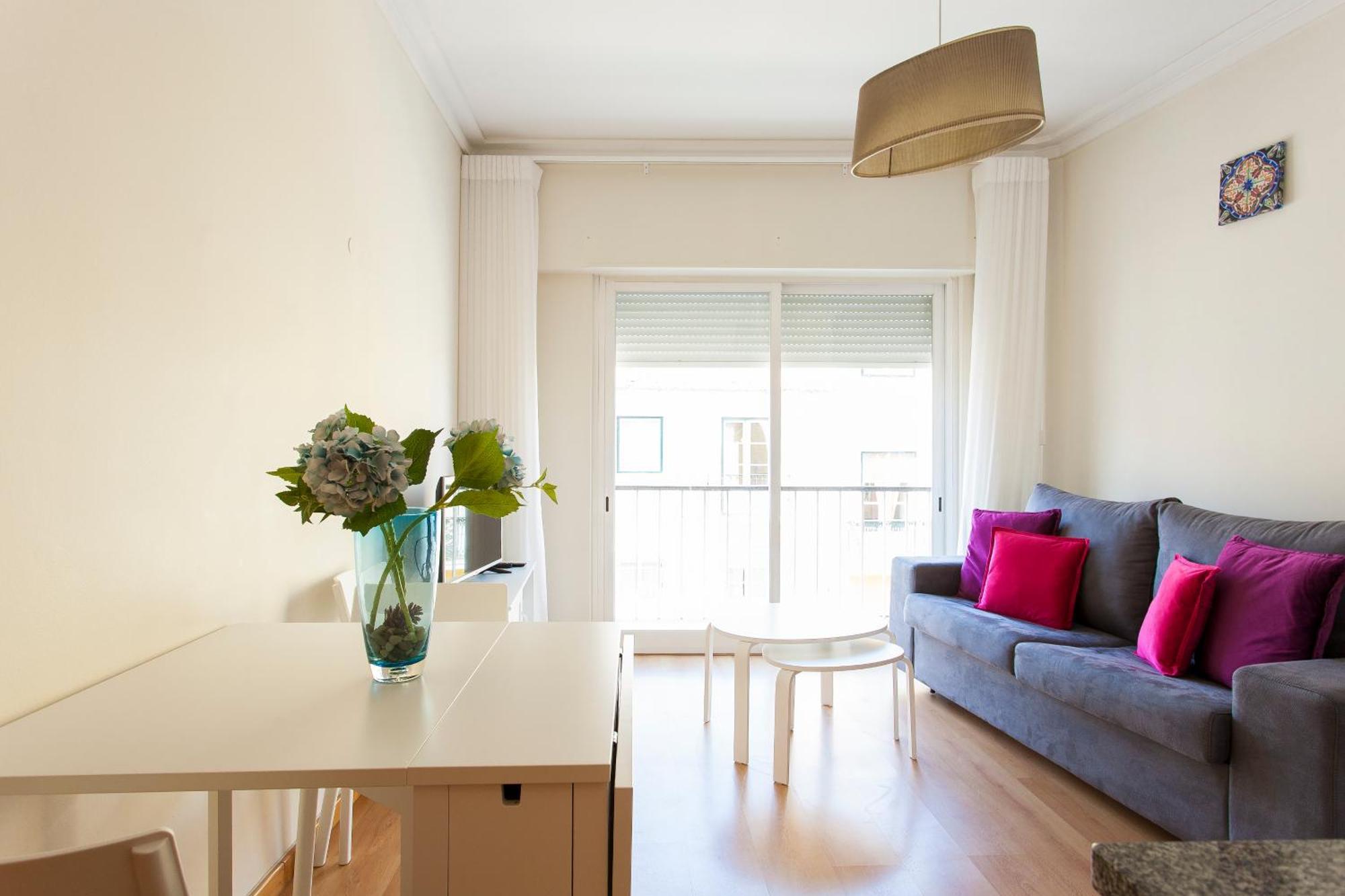 Joivy Bright 2br Apt With River Views &balcony In Alfama, Moments From Santa Apolonia Train Station * Lizbona